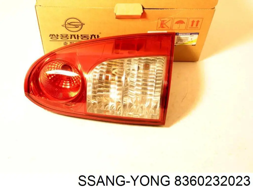 Купити 8360232022 Ssang Yong Задня права фара