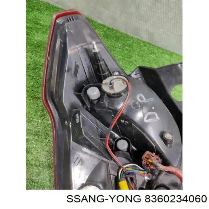 Купити 8360234060 Ssang Yong Задня права фара
