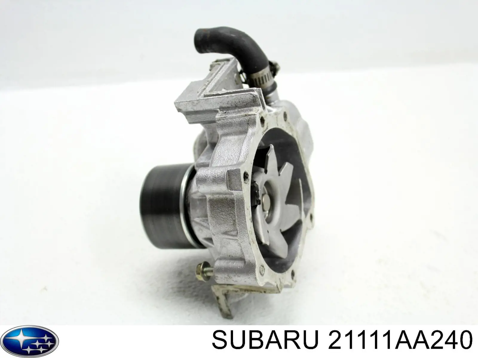 Купити 21111AA240 Subaru Насос охолоджуючої рідини