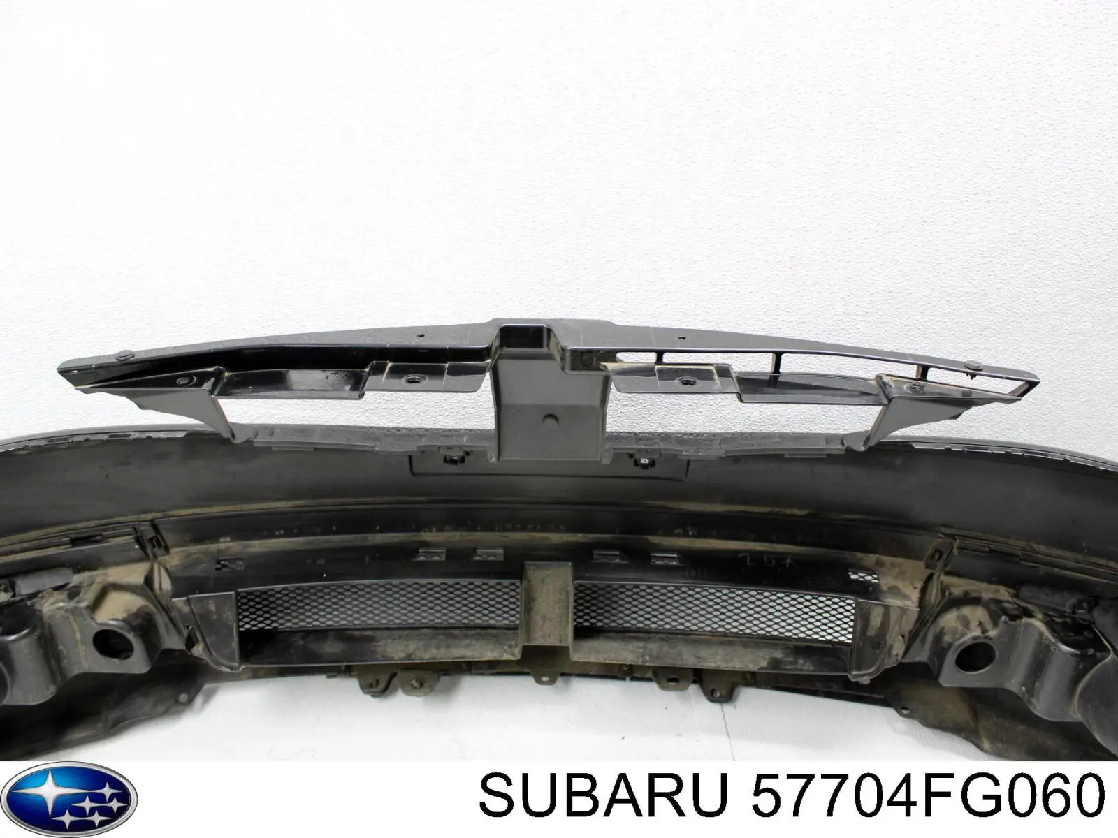 57704FG060 Subaru Бампер передній в зборі
