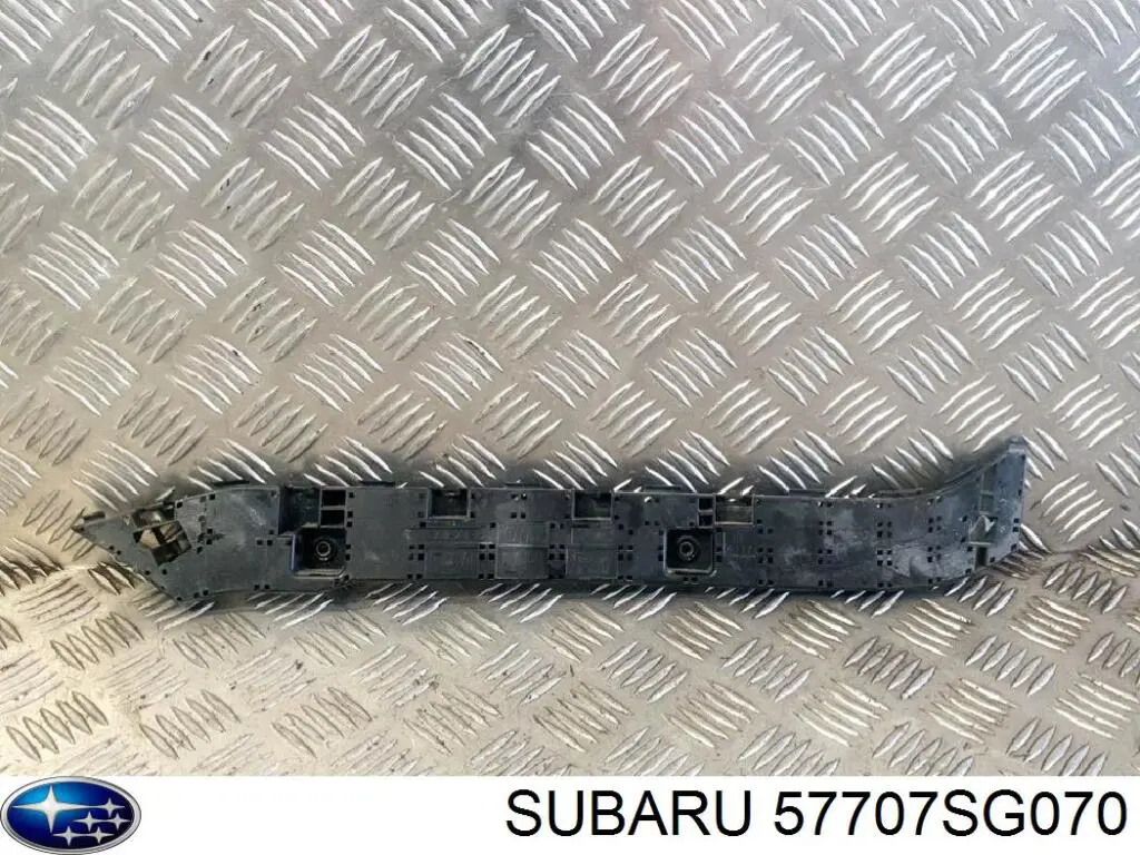 Кріплення бамера ліве Subaru 57707AL070 ціна, від 6.93 USD