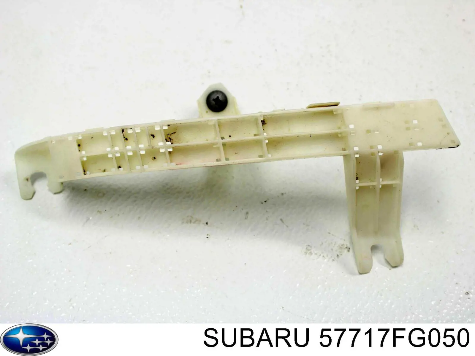 Купити 57717FG050 Subaru Кронштейн бампера заднього, правий