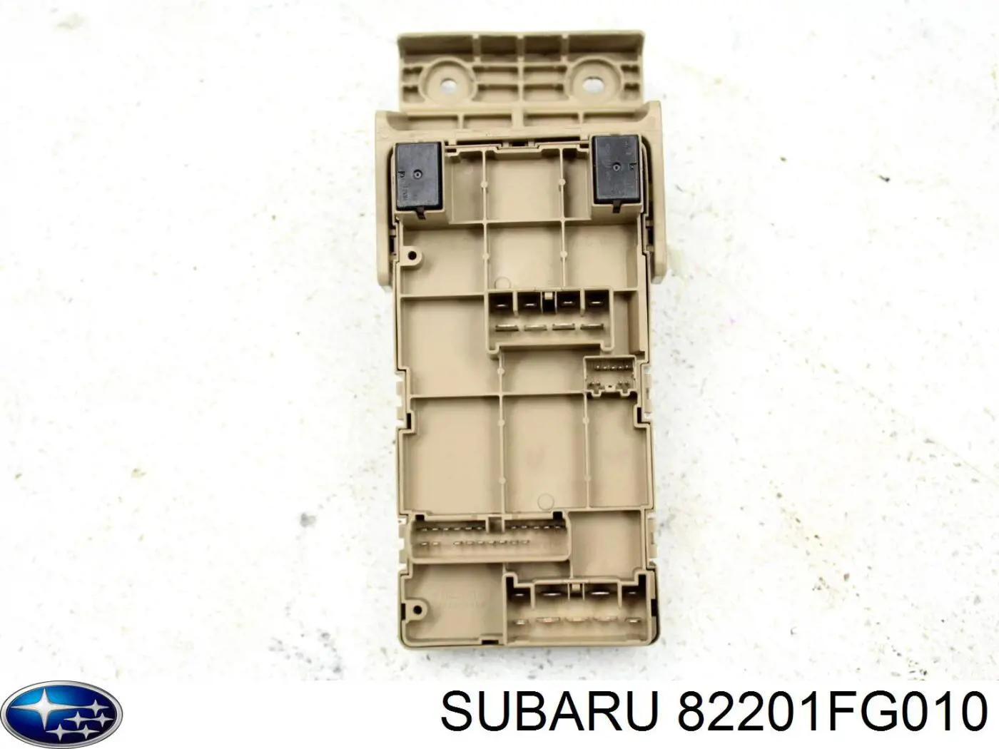Блок запобіжників задній, салонний 82201FG010 Subaru