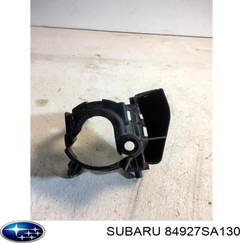 84927SA130 Subaru Кронштейн кріплення протитуманной фари, правої