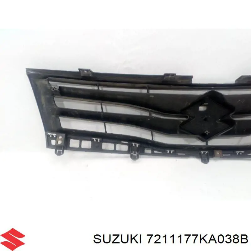  Решітка радіатора Suzuki Grand Vitara 