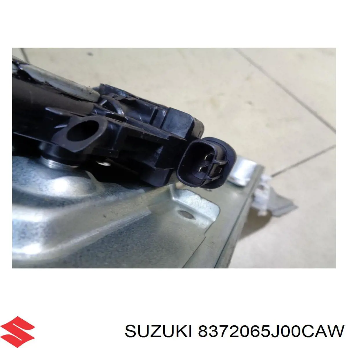 Купити 8372065J00CAW Suzuki Дверна карта передня ліва