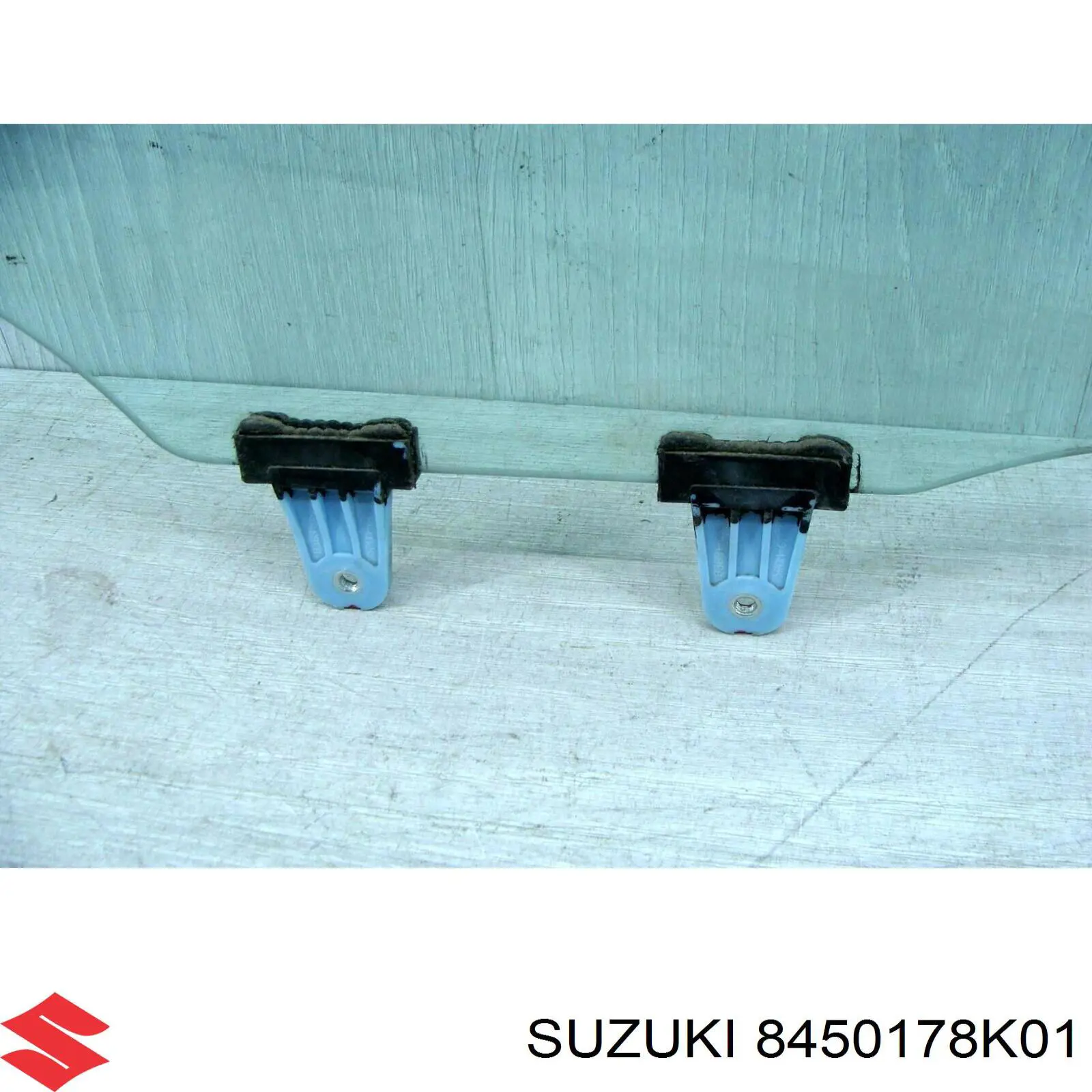 Скло передньої правої двері Suzuki 8450178K01 ціна, від 44.44 USD