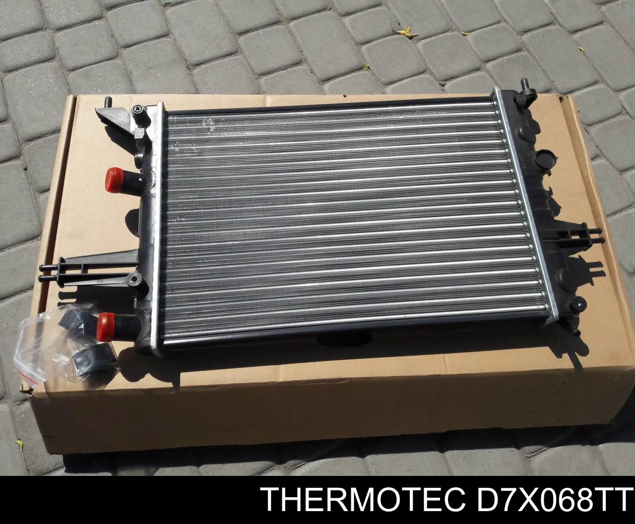 Купити D7X068TT Thermotec Радіатор двигуна