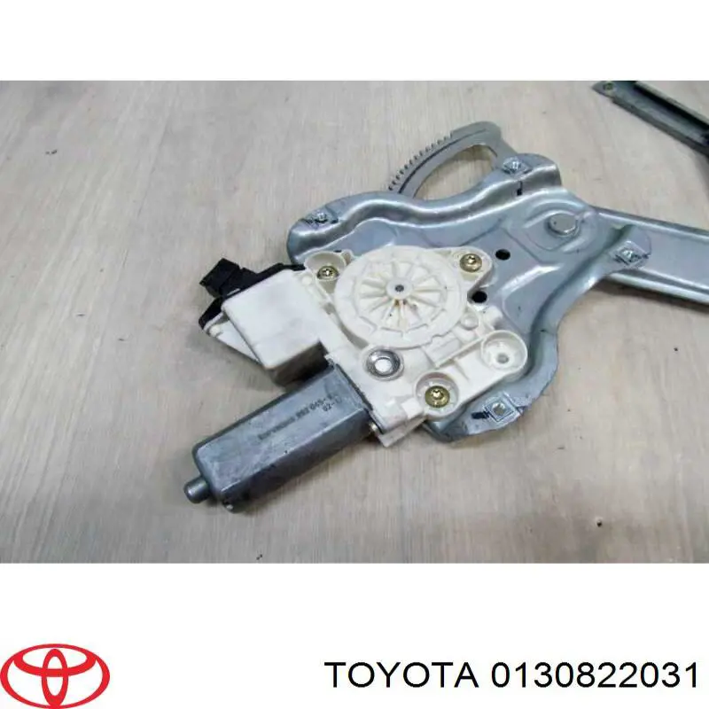 992045100 Toyota Склопідйомник задніх правих дверей