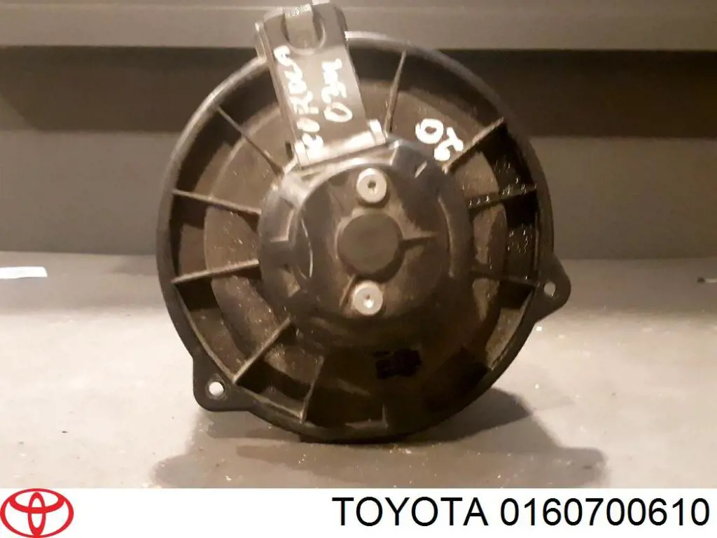 Купити 0160700610 Toyota Електродвигуни (електродвигун обігрівача) або розетка причепа штепсельная