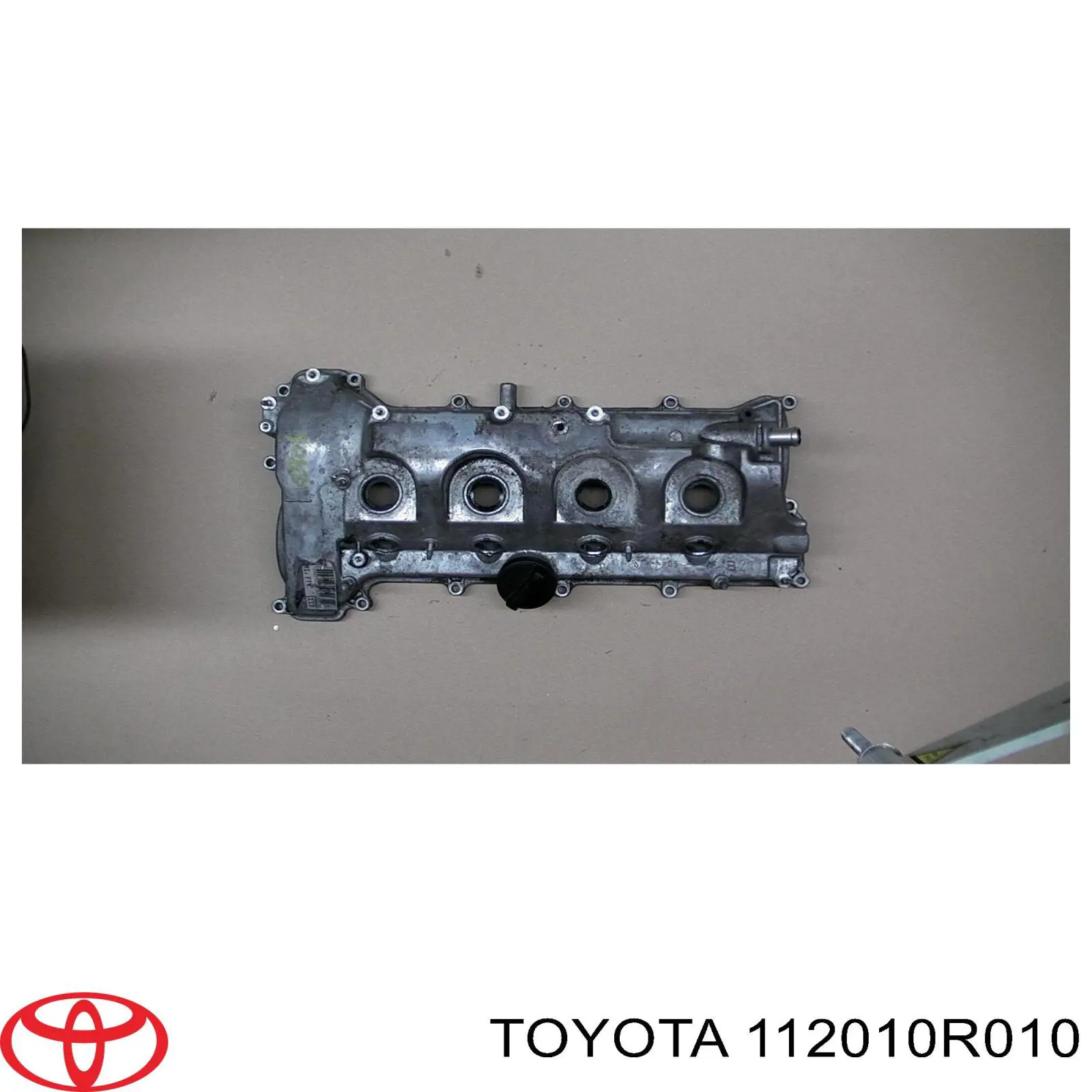 112010R010 Toyota Кришка двигуна