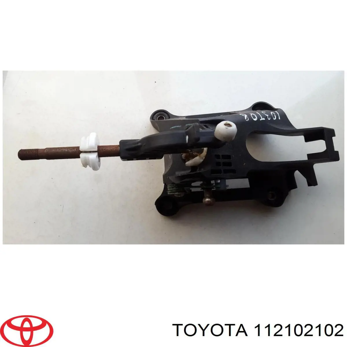 112102102 Toyota Кришка двигуна