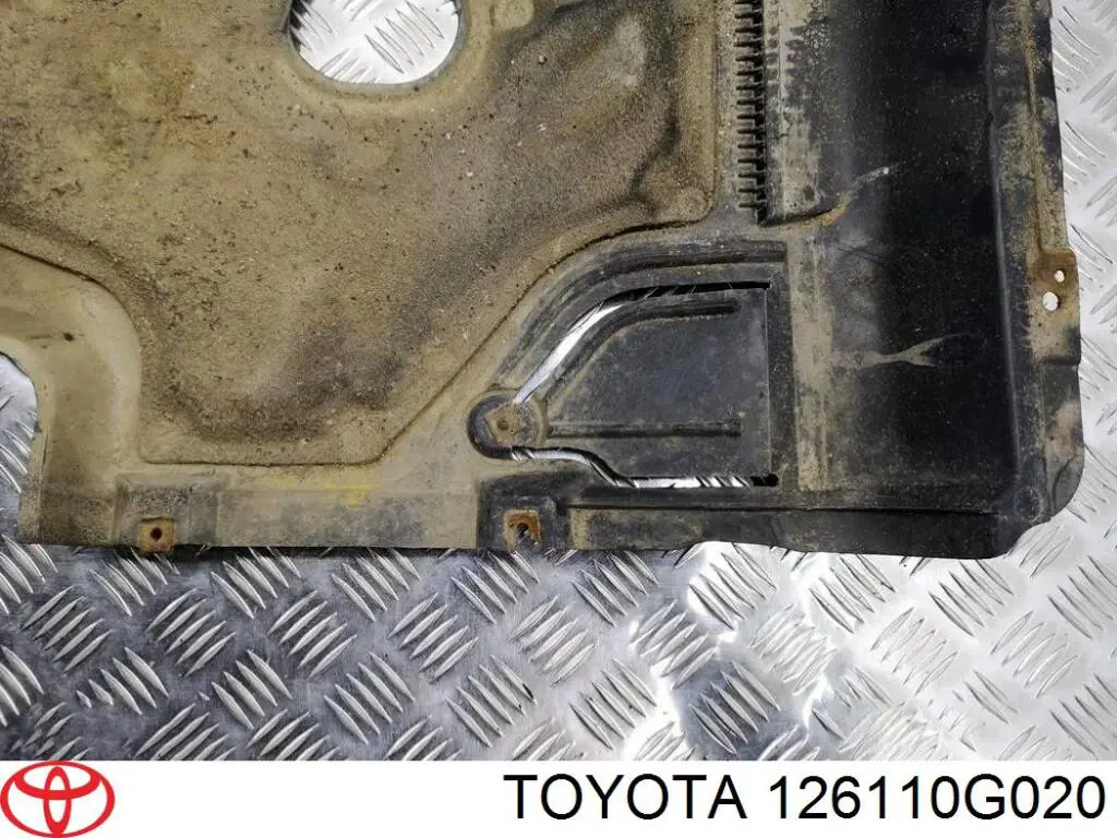 Кришка двигуна декоративна 126110G020 Toyota