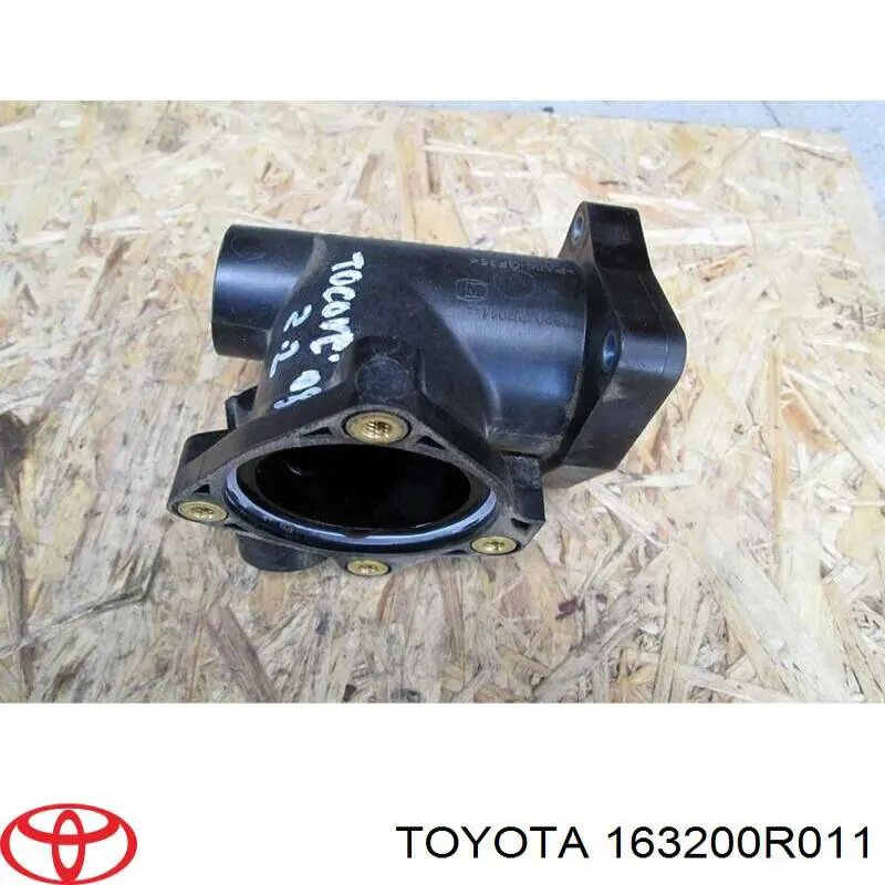Купити 163200R011 Toyota 