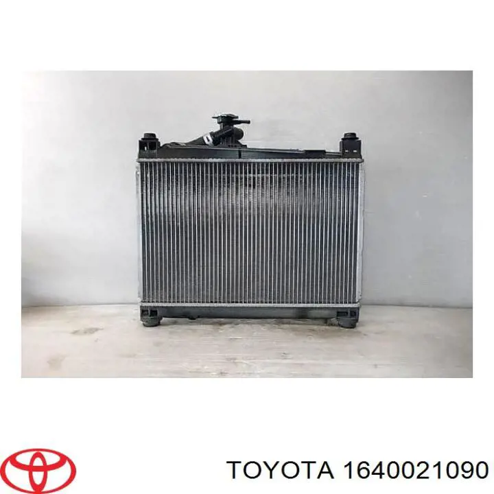 1640021090 Toyota радіатор охолодження двигуна