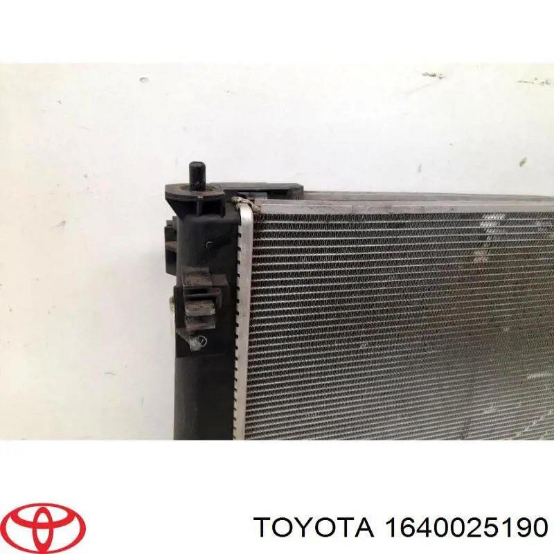 1640025190 Toyota Радіатор охолодження двигуна
