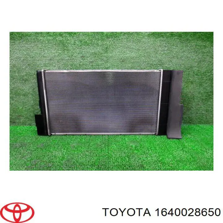 Радіатор 1640028650 Toyota