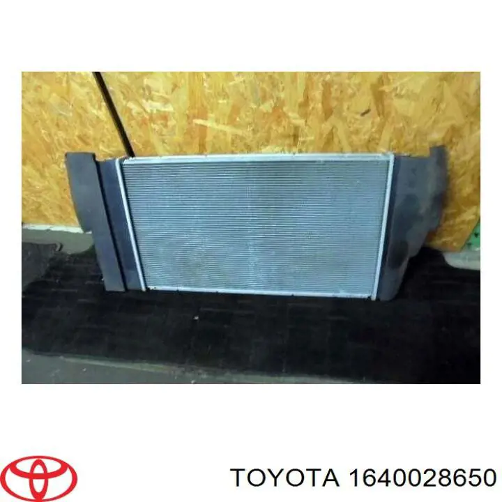 Купити 1640028650 Toyota Радіатор двигуна