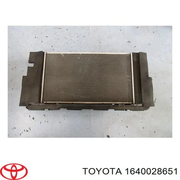 Купити 1640037250 Toyota Радіатор двигуна