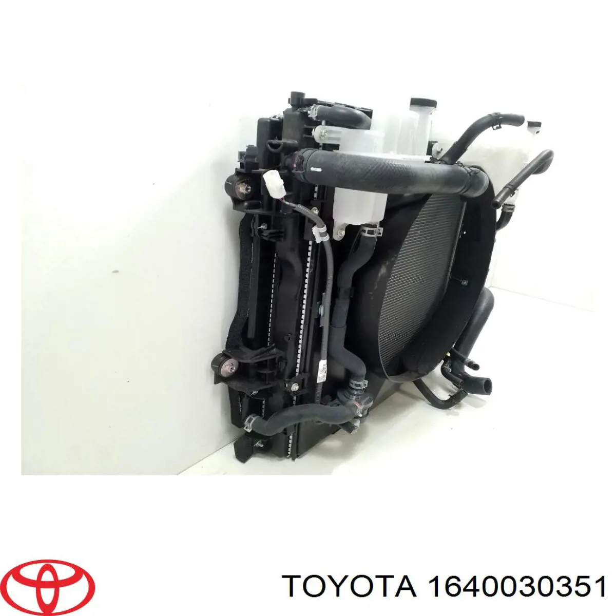 Купити 1640030351 Toyota Радіатор двигуна