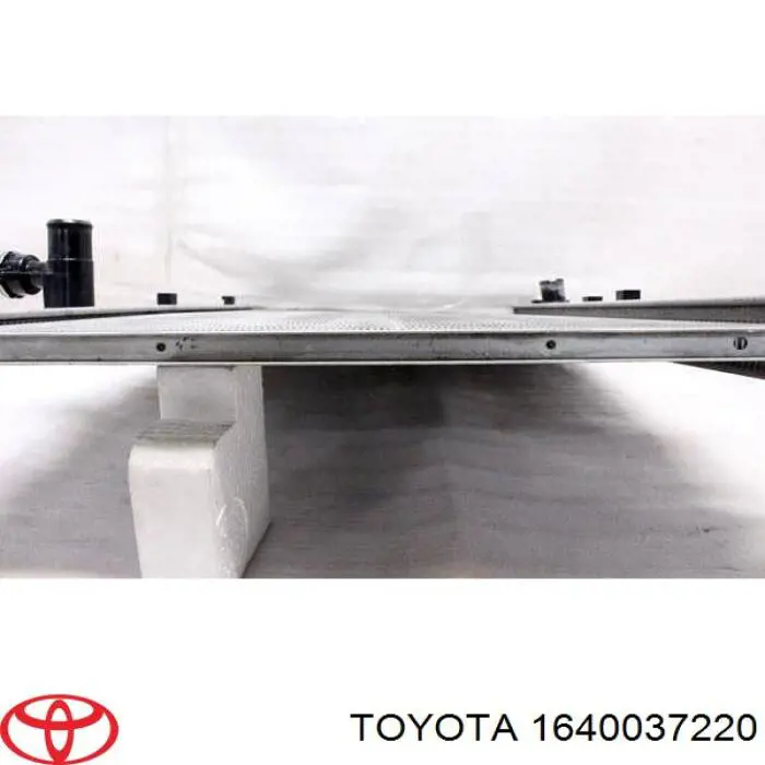 Купити 1640037220 Toyota Радіатор двигуна