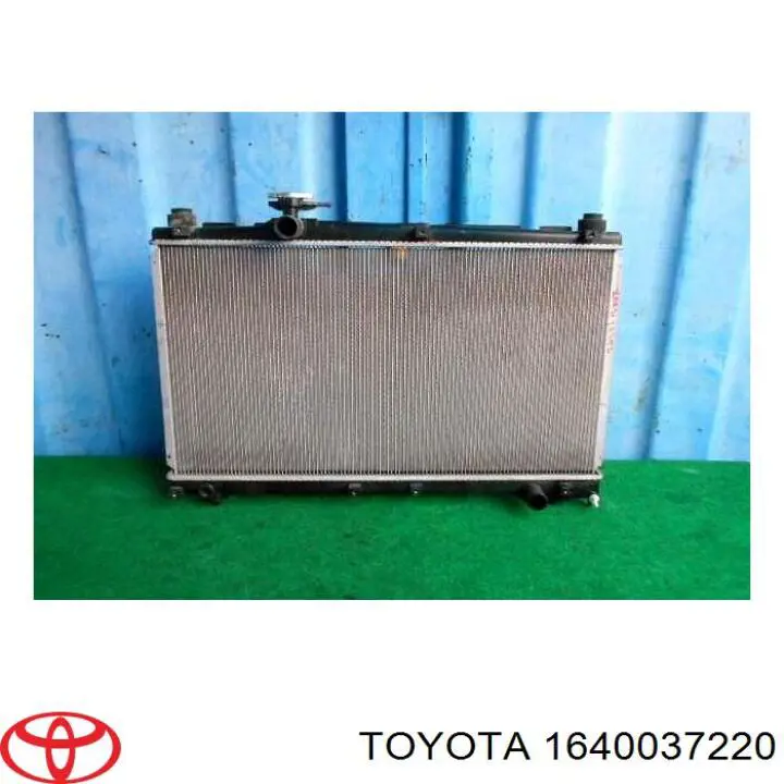 Радіатор 1640037220 Toyota