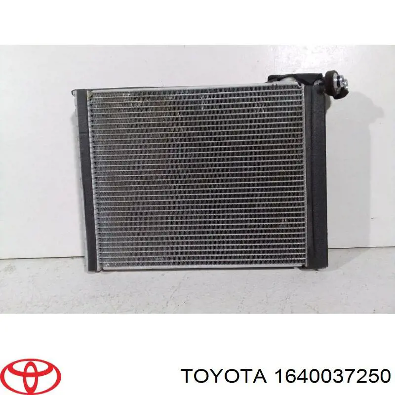 1640037250 Toyota радіатор охолодження двигуна