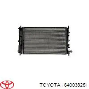 Радіатор 1640038251 Toyota