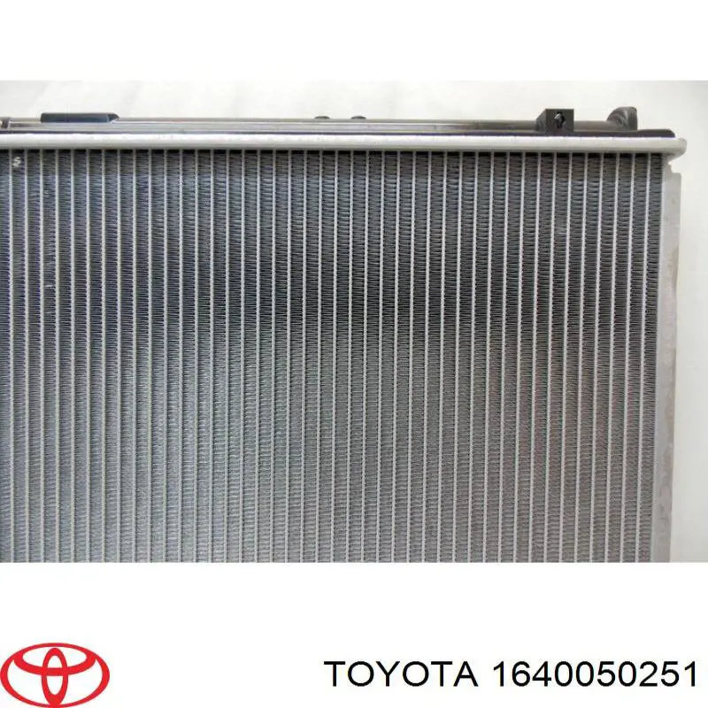 1640050251 Toyota Радіатор охолодження двигуна