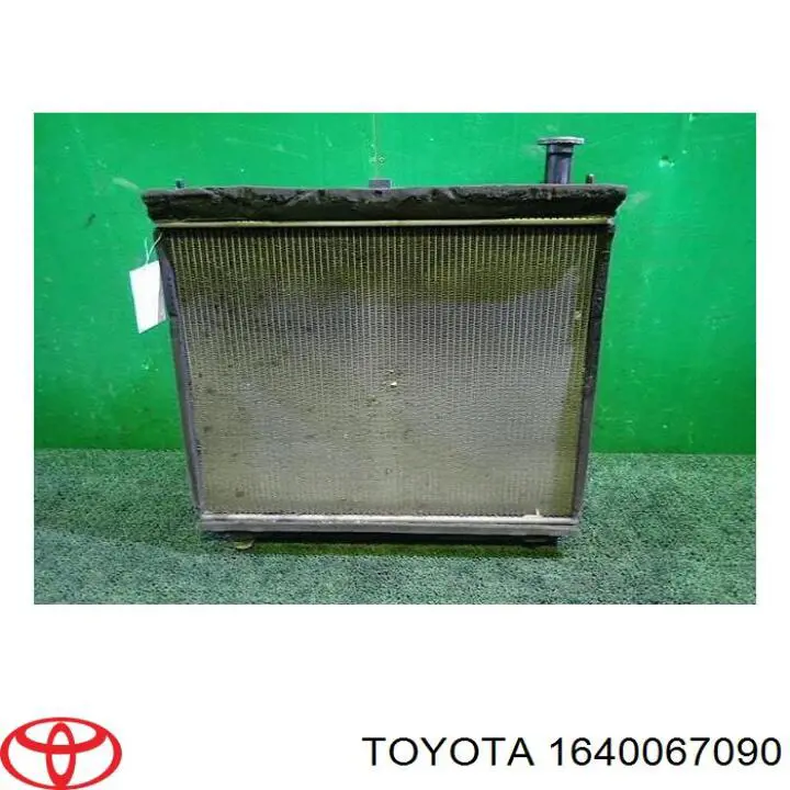 Радіатор 1640067091 Toyota