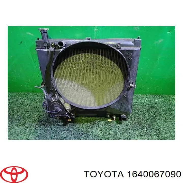Радіатор 1640067090 Toyota