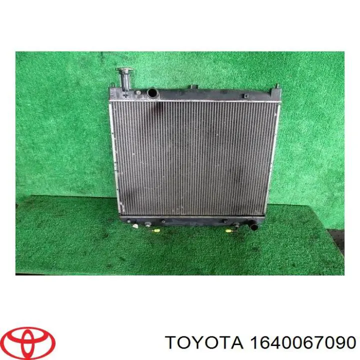 Купити 1640067090 Toyota Радіатор двигуна