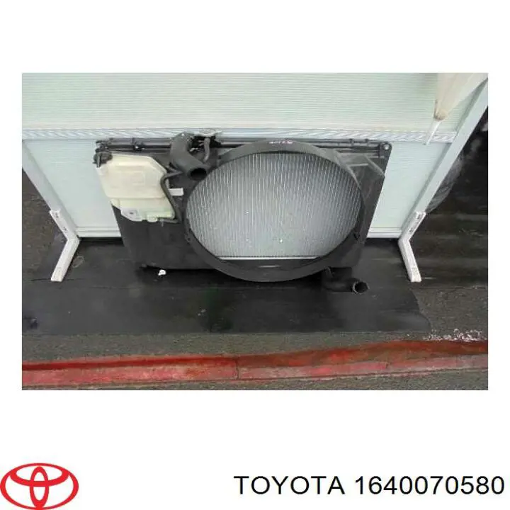 Купити 1640046510 Toyota Радіатор двигуна