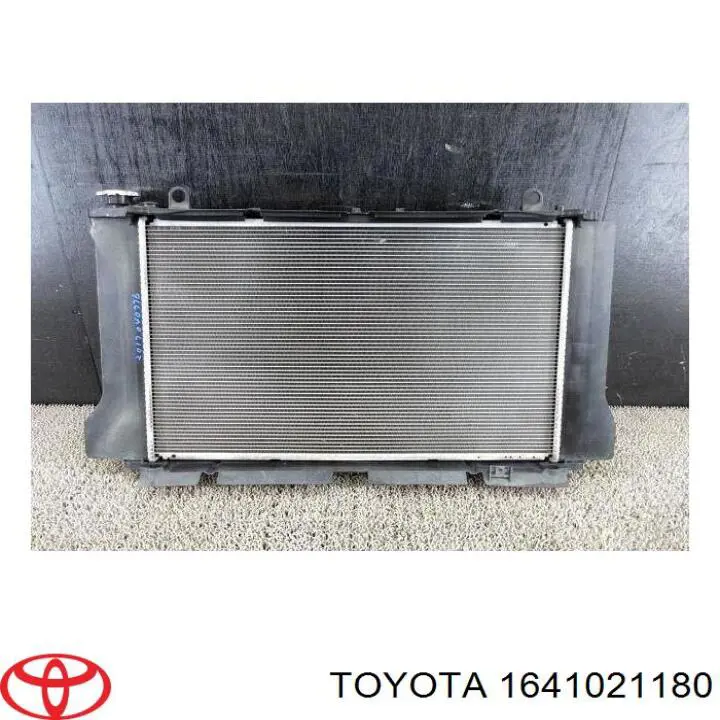 Радіатор 1641021180 Toyota