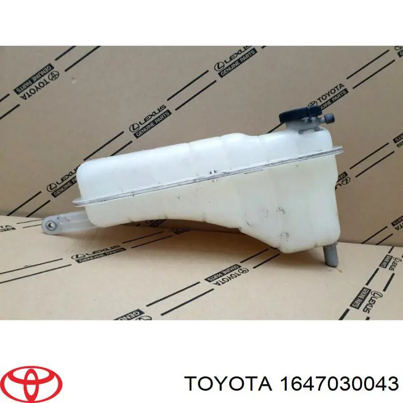 Купити 1647030043 Toyota Водяний бачок системи охолодження