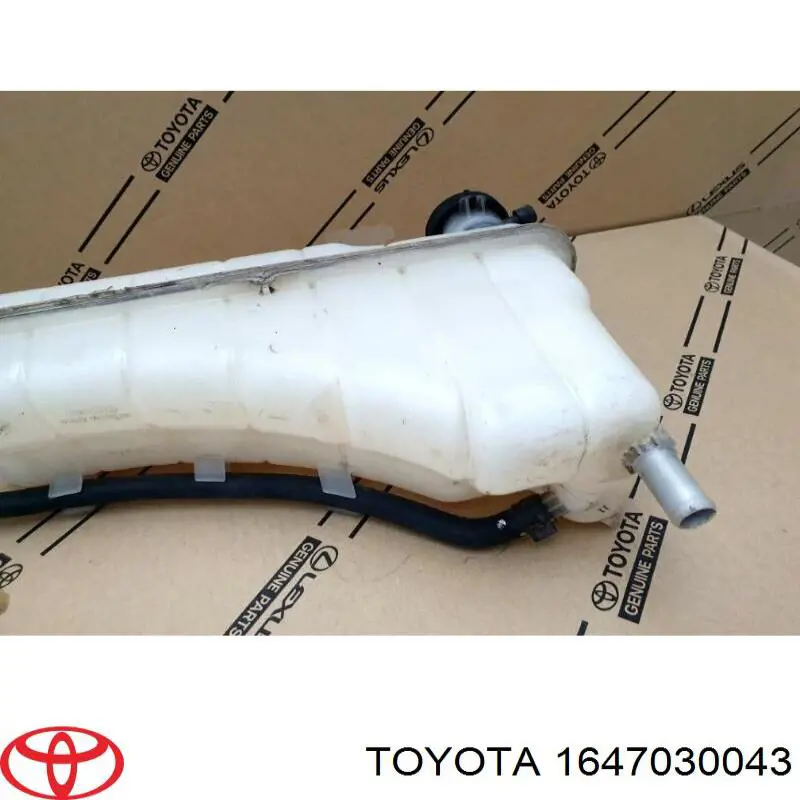 Бачок системи охолодження 1647030043 Toyota
