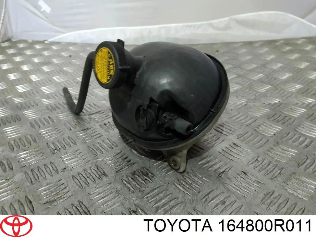 Бачок системи охолодження двигуна розширювальний Toyota 164800R011 ціна, від 31.88 USD