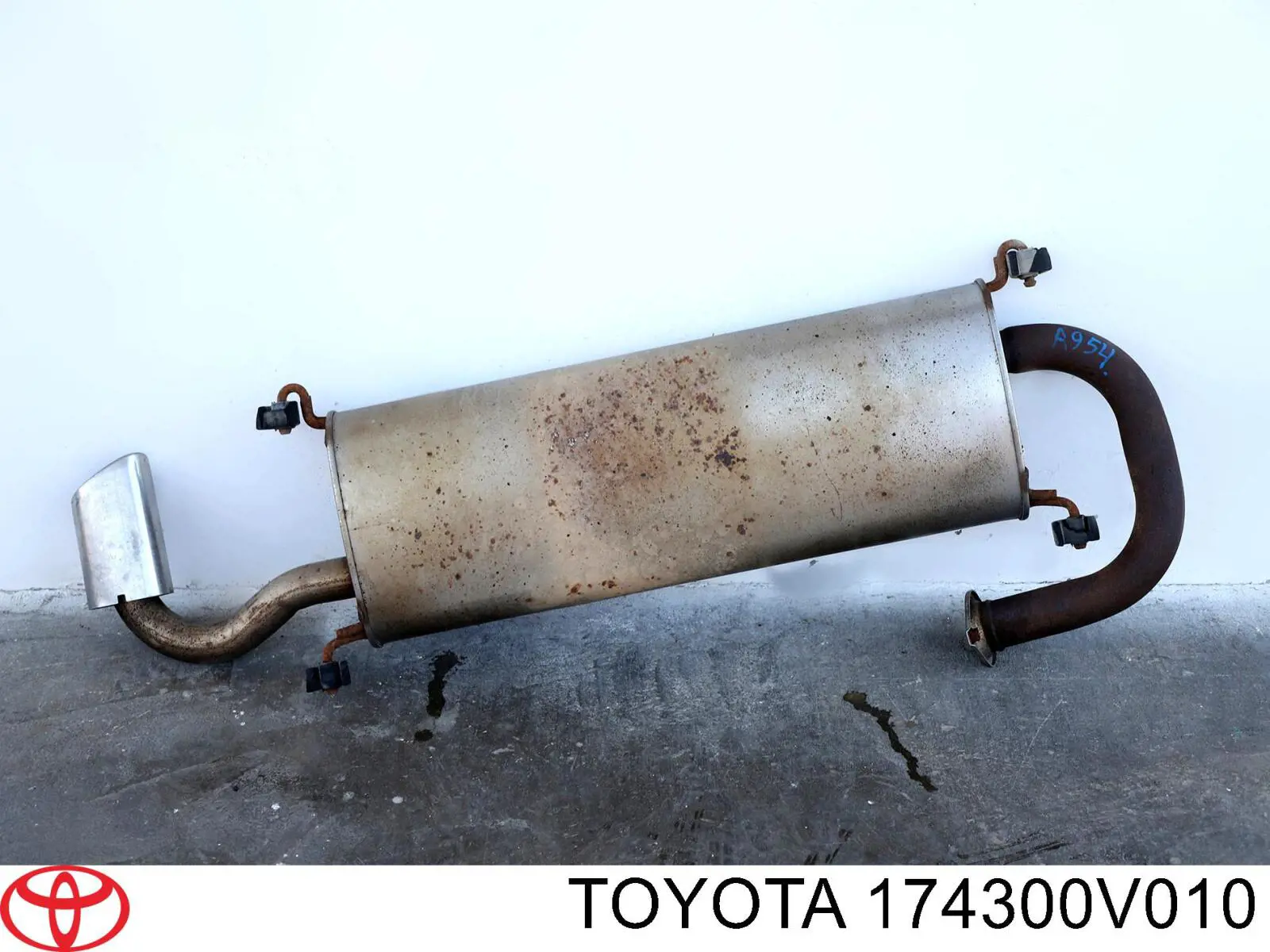 174300V010 Toyota Глушник, задня частина