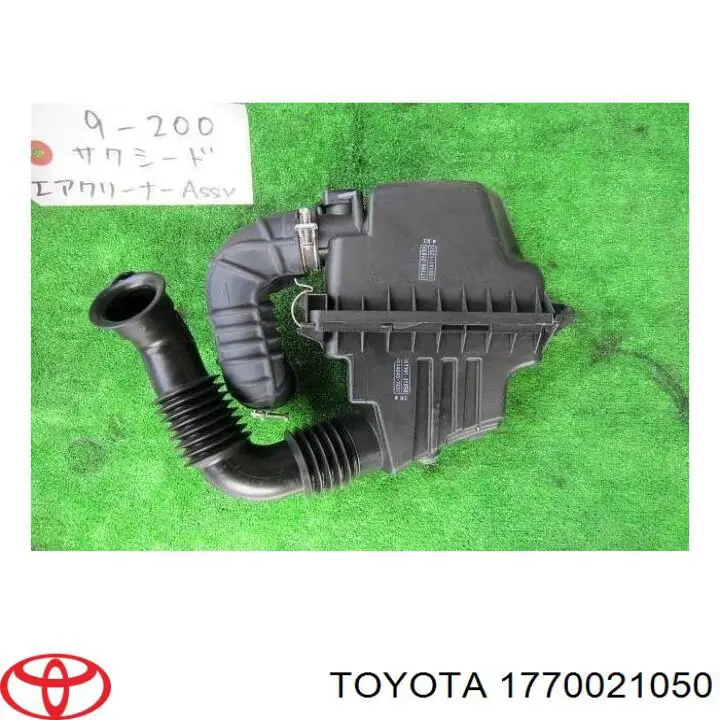 1770021050 Toyota фільтр повітряний