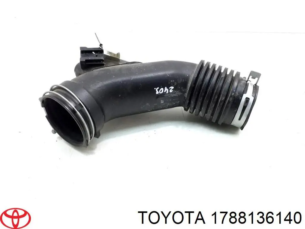 1788136140 Toyota Патрубок повітряний, вихід повітряного фільтра