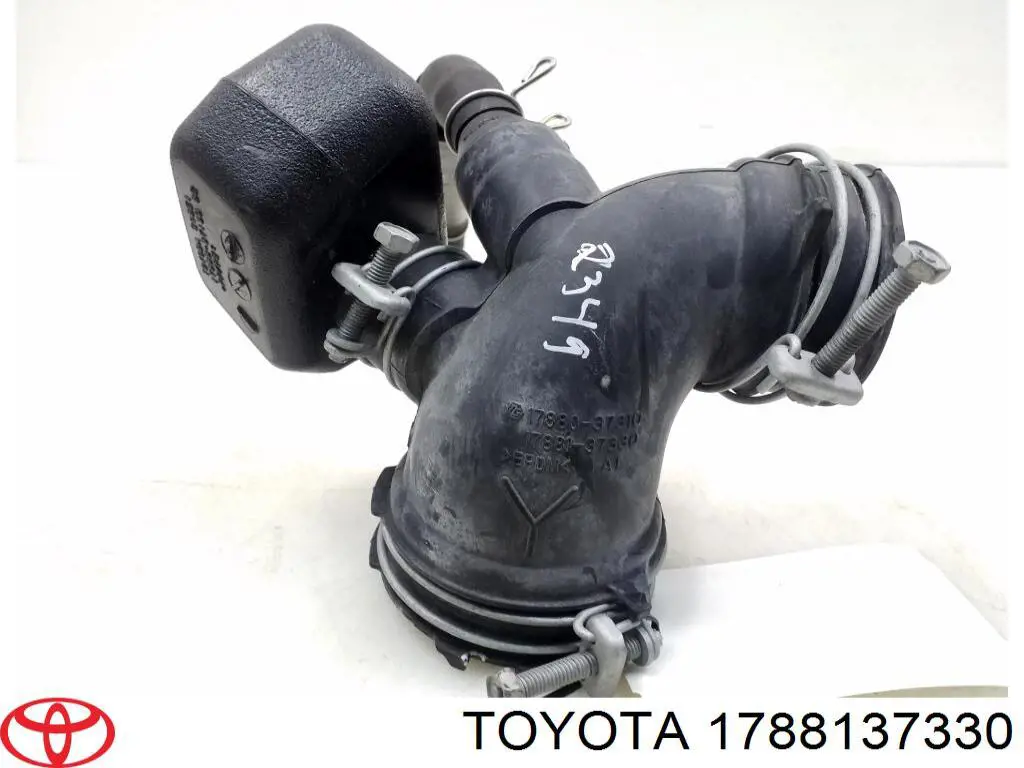 1788137330 Toyota Патрубок повітряний, вихід повітряного фільтра