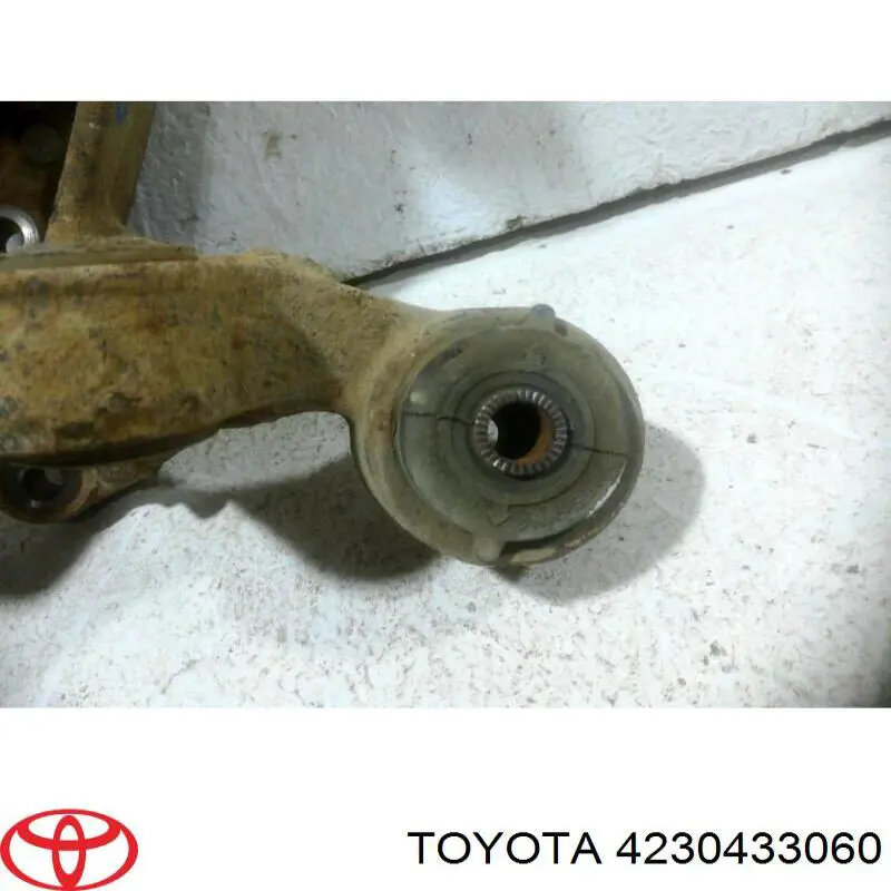 Купити 4230433060 Toyota Кулак поворотний правий