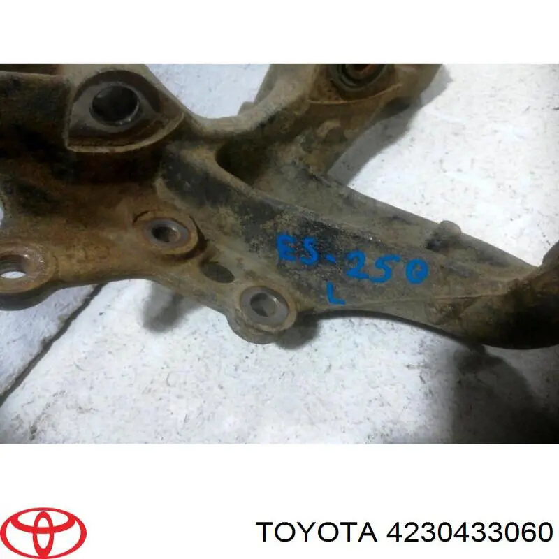 Цапфа - поворотний кулак задній, правий 4230433060 Toyota