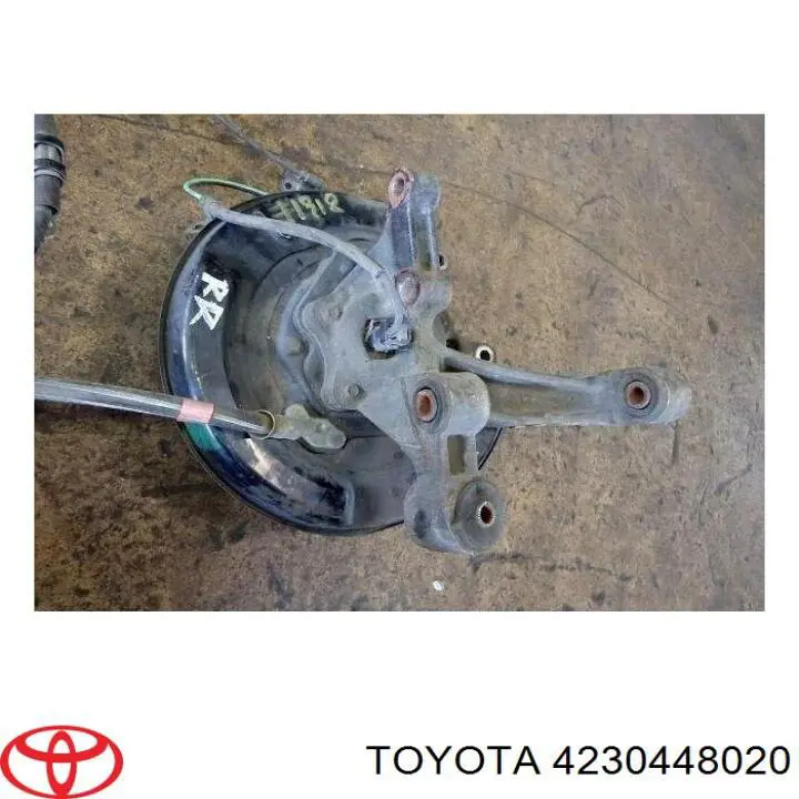 Цапфа - поворотний кулак заднім виходом, Toyota 4230448021