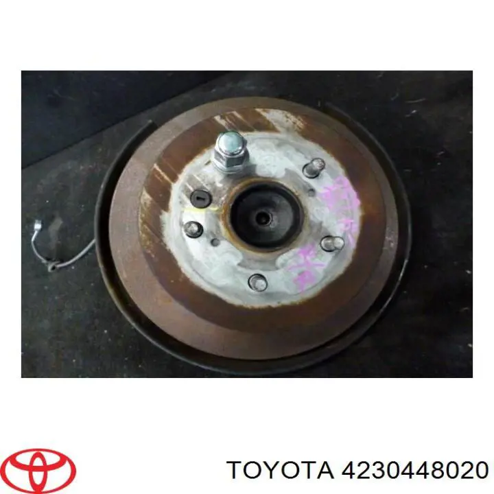 Цапфа - поворотний кулак задній, правий 4230448021 Toyota
