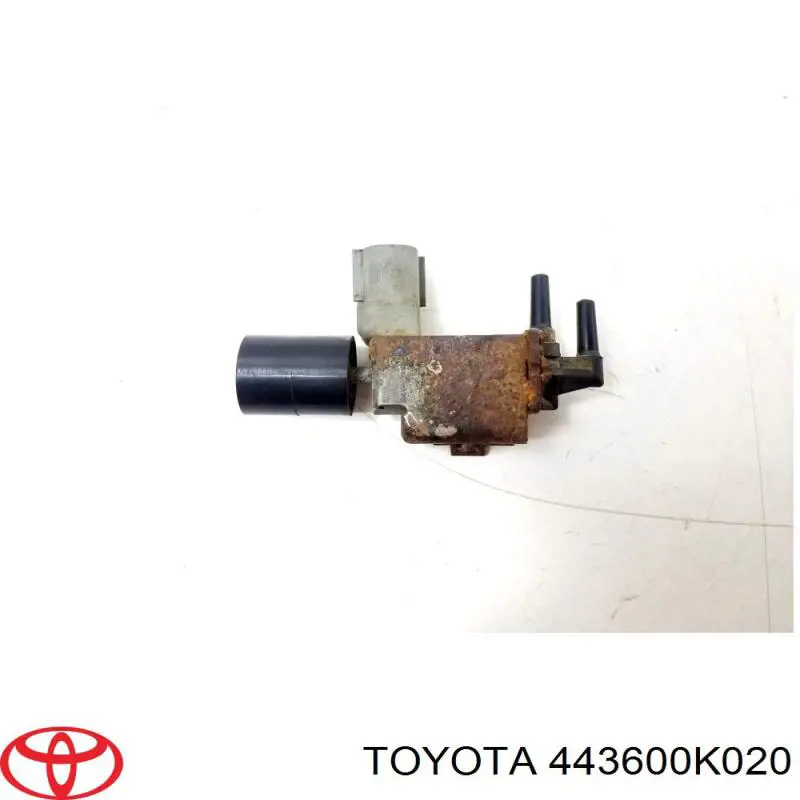 Бачок насосу гідропідсилювача керма Toyota Hilux (KUN15) (Тойота Хайлюкс)