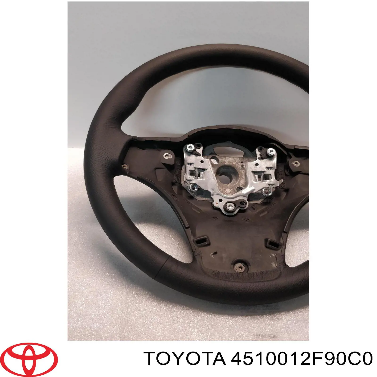 Рульове колесо Toyota 4510012F90C0 ціна, від 180.54 USD