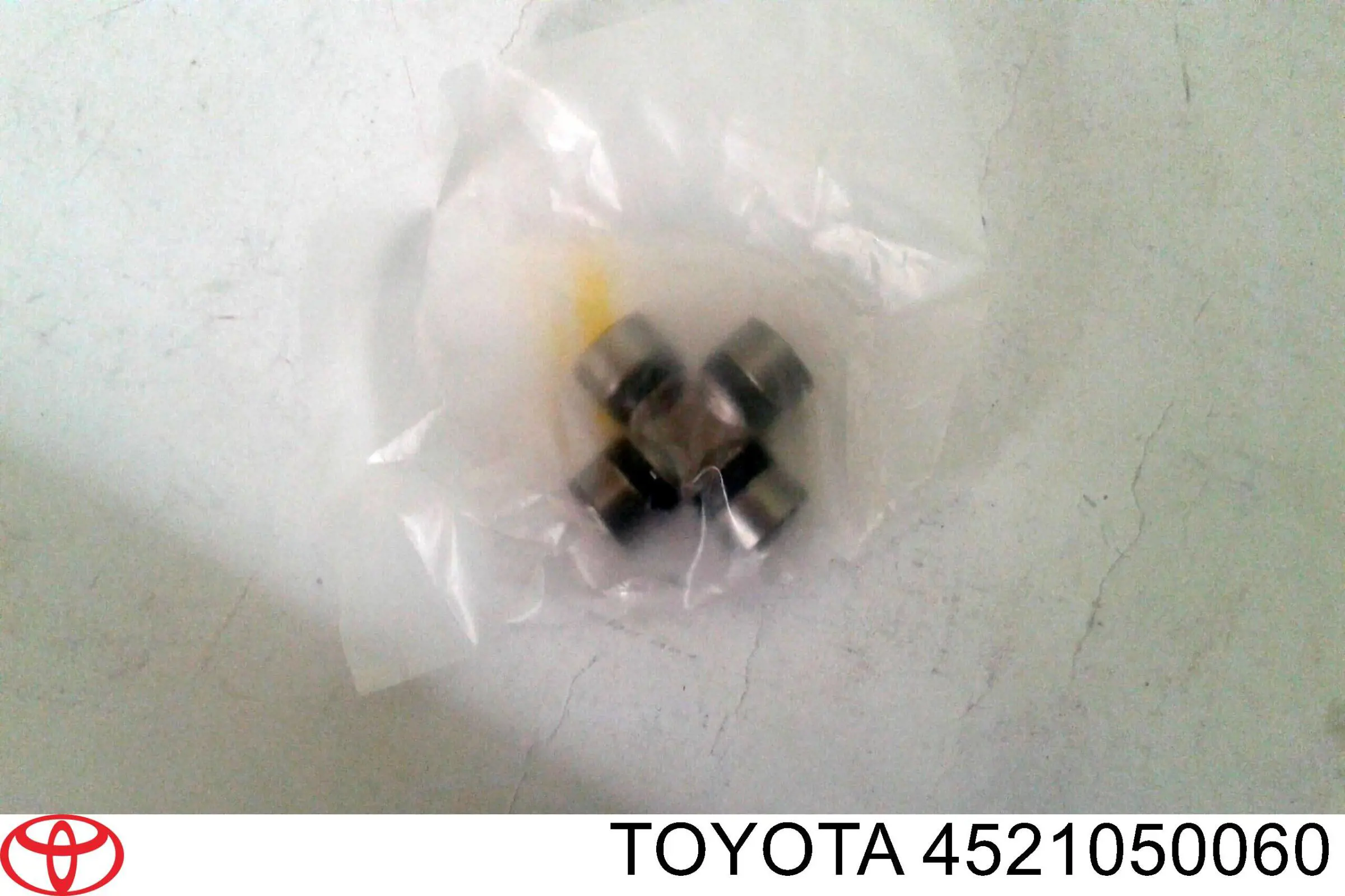 Хрестовина рульового механізму 4521050060 Toyota