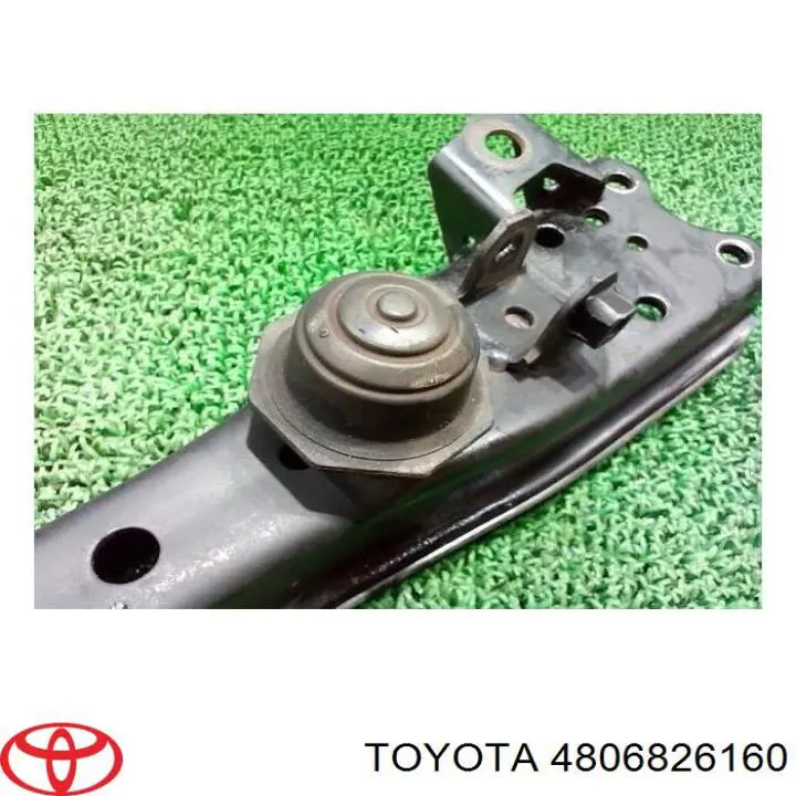 Важіль передньої підвіски нижній, правий 4806826160 Toyota