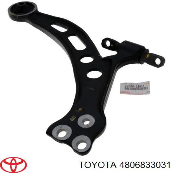 Правий важіль передній нижній підвіски Toyota 4806833031